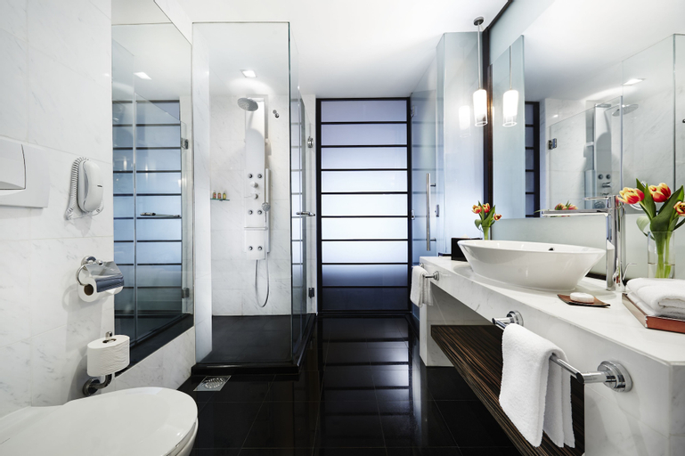 Bathroom 15