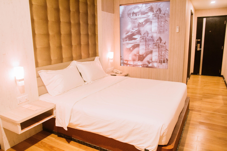 The Golden Bay Hotel Batam, Batam