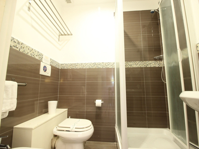 Bathroom 4, GH Colosseum, Rome