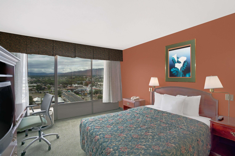 Ramada by Wyndham Reno Hotel and Casino, Washoe