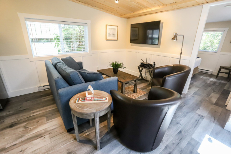 Public Area, Wild Renfrew Seaside Cottages, Capital