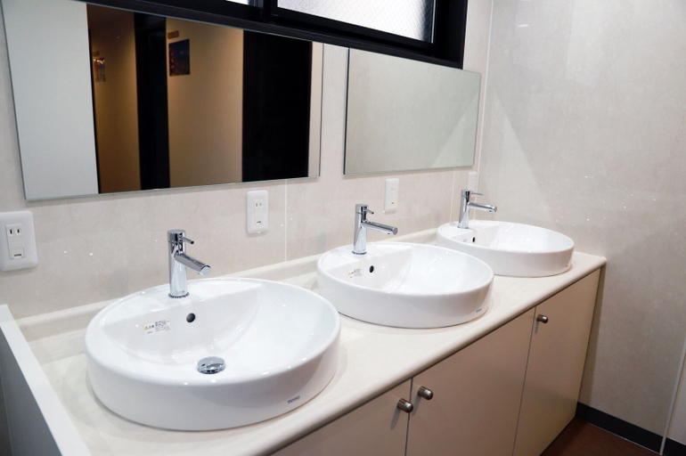 Bathroom 5, Hostel Taichi-House, Osaka