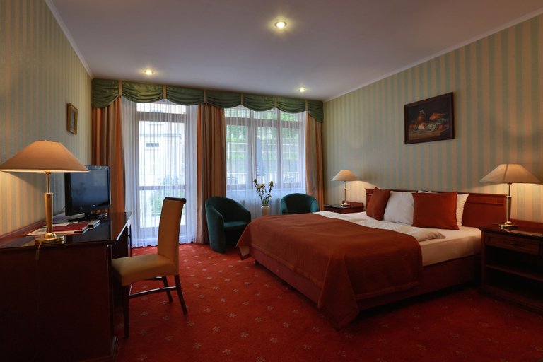 Bedroom 3, Promenada Romantic Hotel, Karlovy Vary