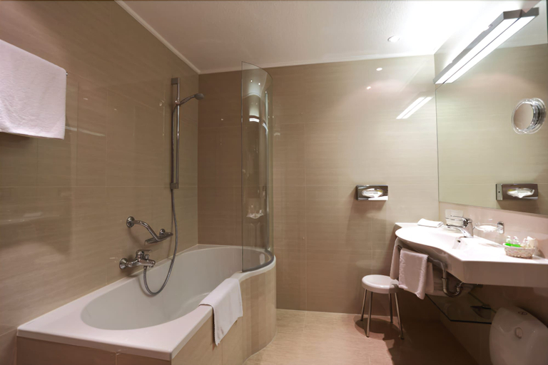Bathroom 5, Promenada Romantic Hotel, Karlovy Vary