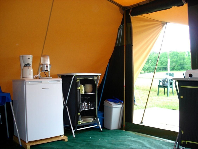 Others 3, Camping La Croix Badeau Tentes équipées, Aube
