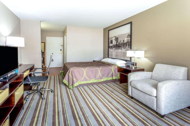 Bedroom 3, Delavan Inn and Suites, Walworth