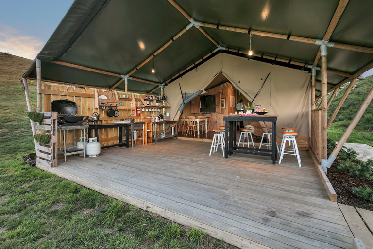 Food & Drinks 5, Luxury Under Canvas, Franklin