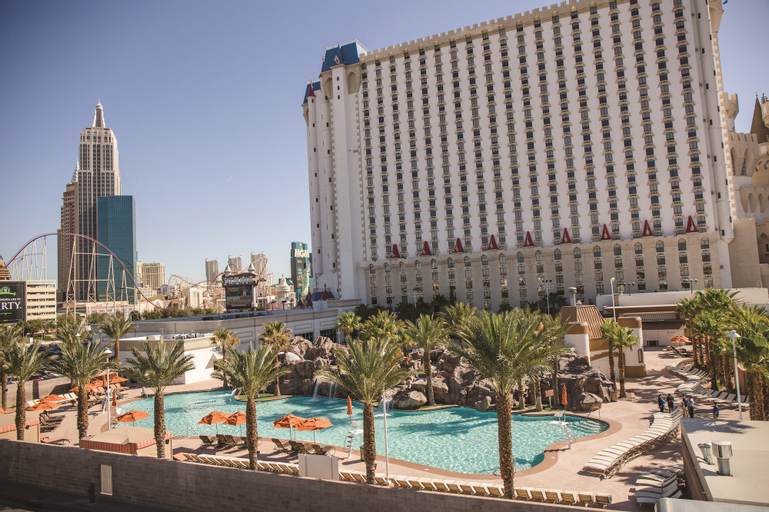 Excalibur Hotel & Casino, Clark