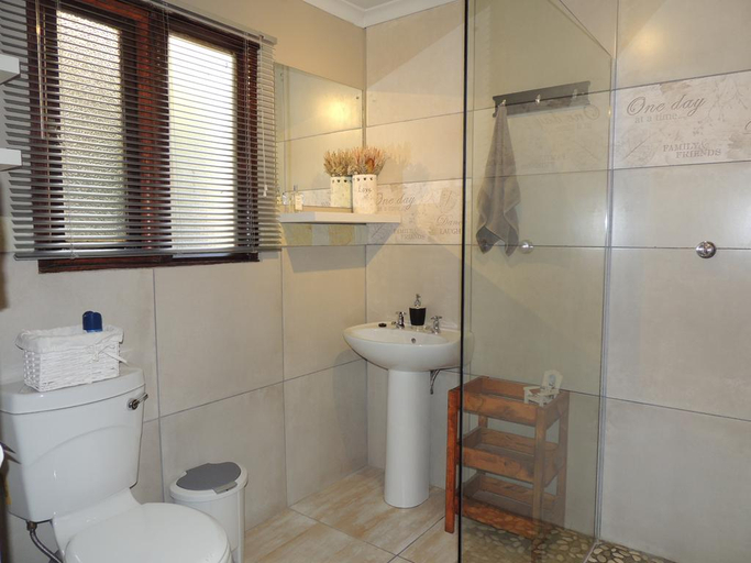 Bathroom, Cango Retreat, Eden