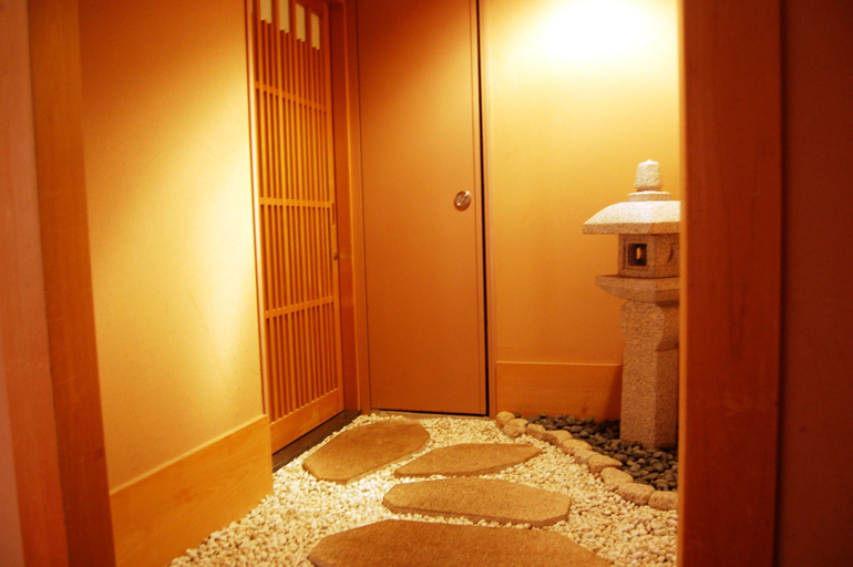 Bathroom 5, Kochoran, Toba