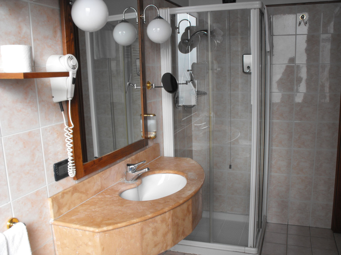 Bathroom 4, Primotel, Brescia