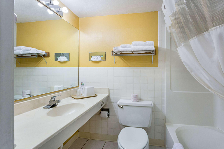Bathroom 4, Rodeway Inn Roswell, Chaves