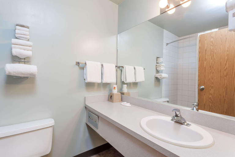 Bathroom 5, Days Inn by Wyndham Taber, Division No. 2