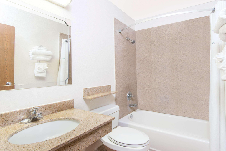 Bathroom 4, Super 8 by Wyndham Santa Rosa, Guadalupe