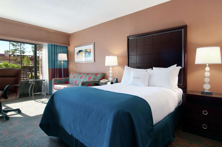 Bedroom 3, Doubletree Hotel Columbus , Muscogee