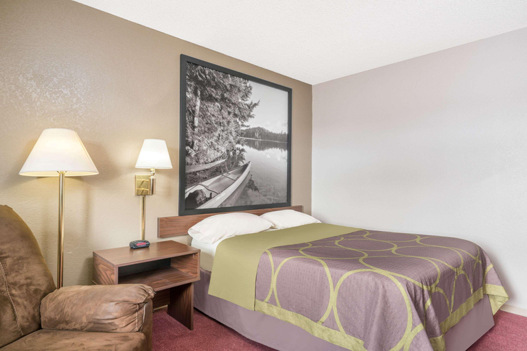 Bedroom 3, Super 8 by Wyndham Little Falls, Morrison