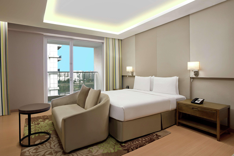 Bedroom 3, DoubleTree by Hilton Bangalore Outer Ring Road, Bangalore