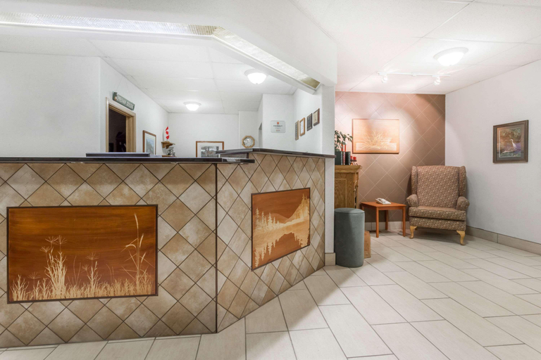 Public Area, Super 8 by Wyndham Dauphin, Division No. 17