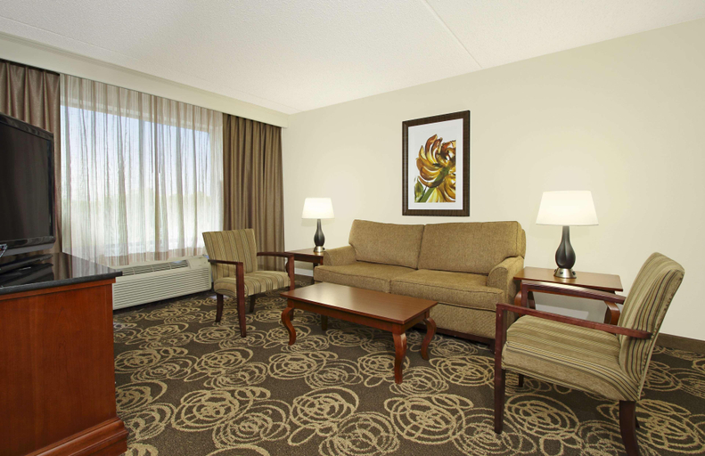 Bedroom 3, DoubleTree by Hilton Hotel Mahwah, Bergen
