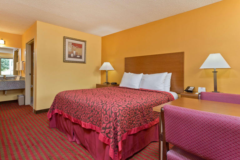 Bedroom 3, Days Inn by Wyndham Franklin, Simpson