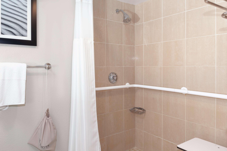 Bathroom 5, Doubletree Hotel Palm Beach Gardens, Palm Beach