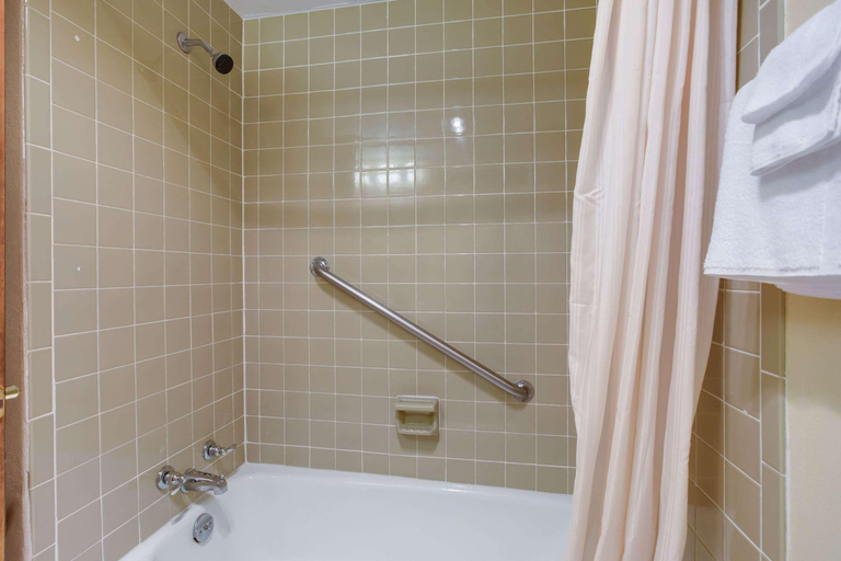 Bathroom 4, Rodeway Inn Clearfield Area, Clearfield