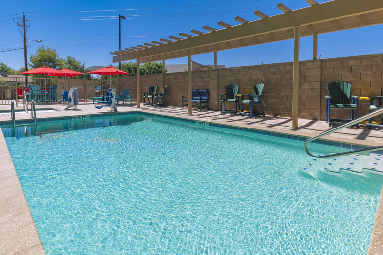 Sport & Beauty 5, Home2 Suites by Hilton Kingman, Mohave