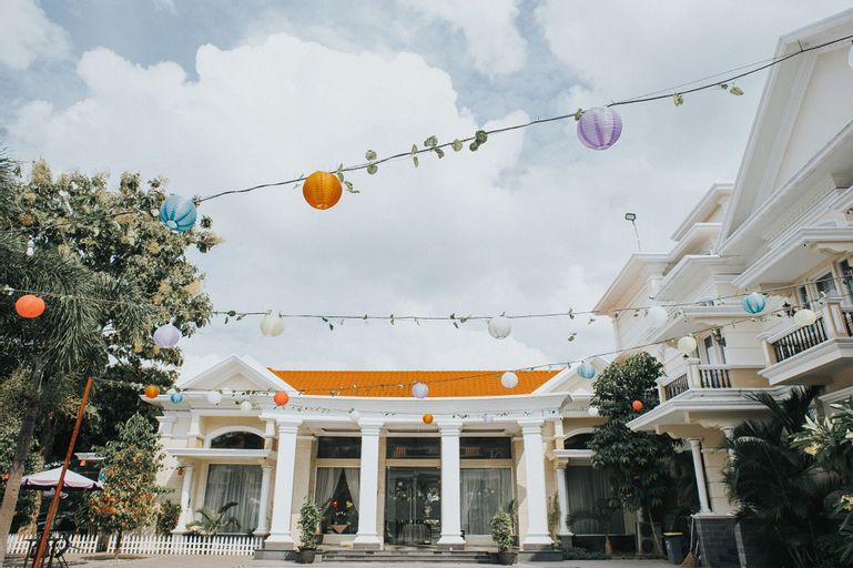 Adhiwangsa Hotel and Convention Hall, Solo