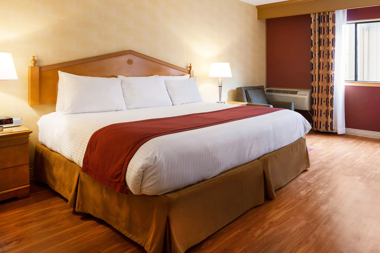 Bedroom 3, Ramada by Wyndham Toms River, Ocean