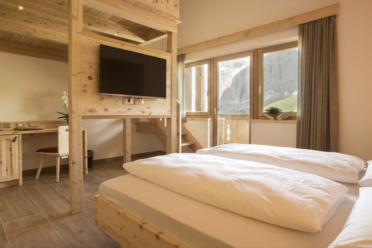 Bedroom 4, Passo Sella Dolomiti Mountain Resort, Bolzano