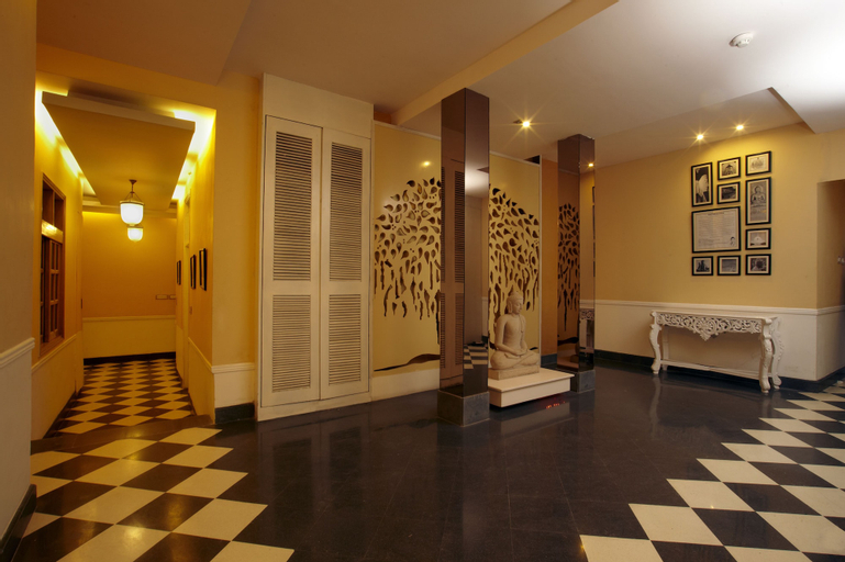 Hotel Ajanta, West