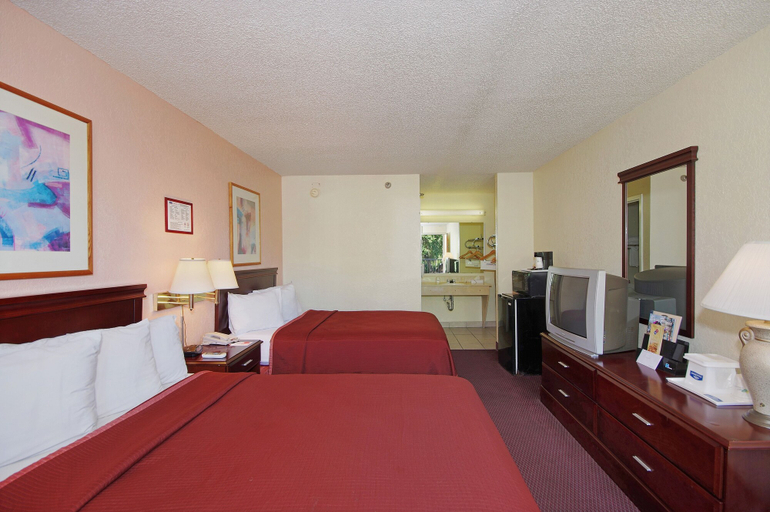 Bedroom 3, Howard Johnson by Wyndham Tropical Palms Kissimmee, Osceola