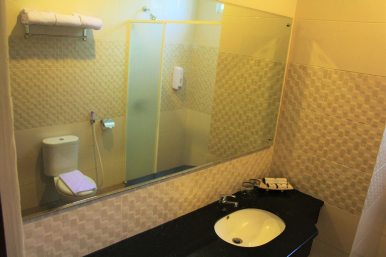 Bathroom 7