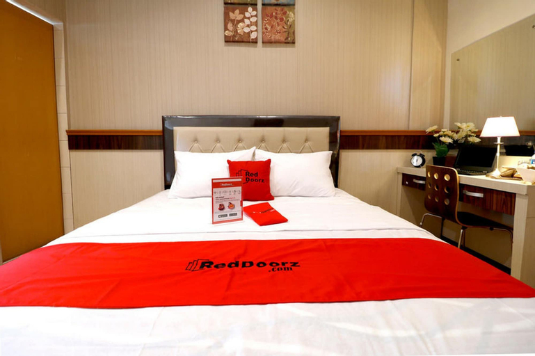 RedDoorz Plus near Universitas Sumatera Utara, Medan