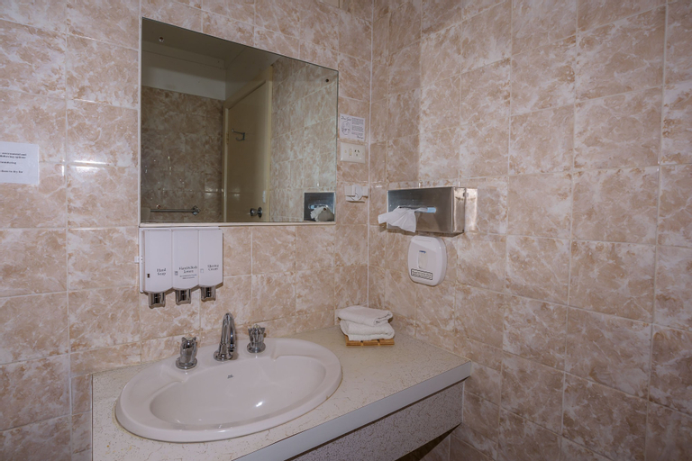 Bathroom 16