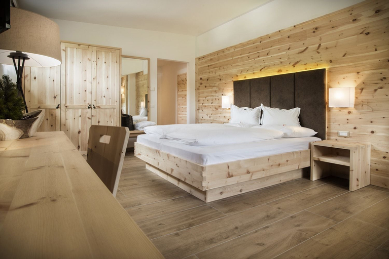 Bedroom 4, Passo Sella Dolomiti Mountain Resort, Bolzano