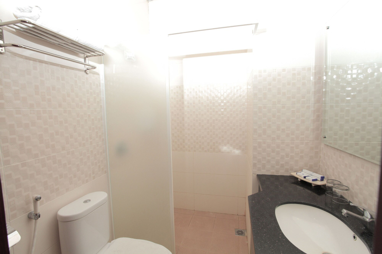 Bathroom 26
