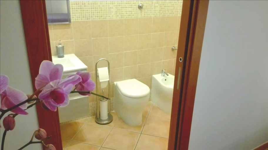 Bathroom 5, Maria's Rooms, Rome