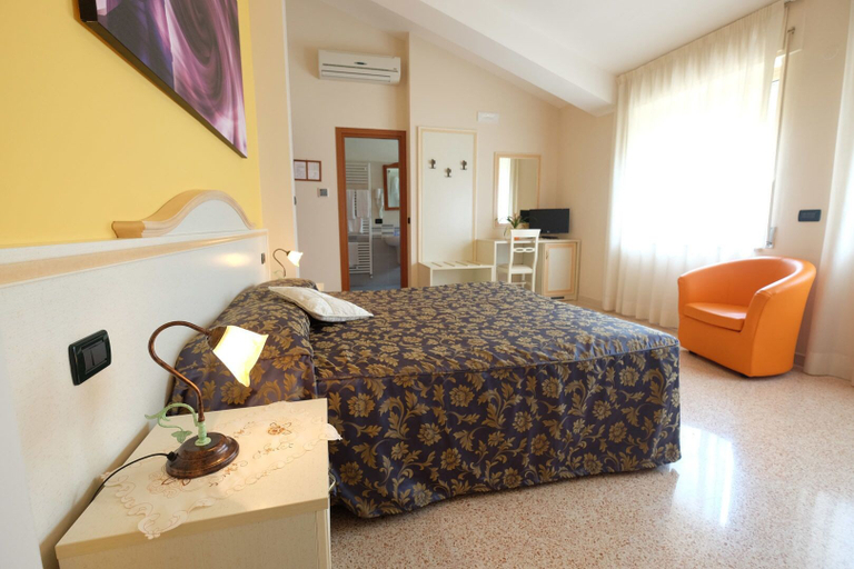 Bedroom 2, Hotel Mazzocca, Pescara
