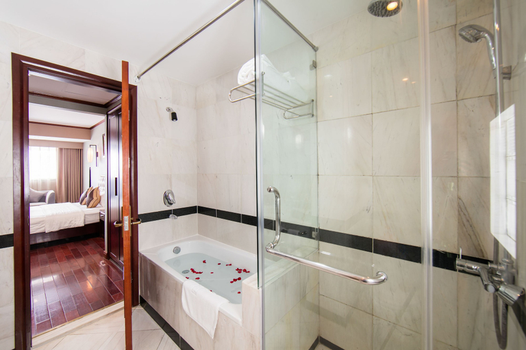 Bathroom 4, Quoc Hoa Premier Hotel & Spa, Hoàn Kiếm