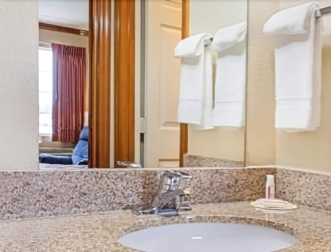 Bathroom 4, Days Inn by Wyndham Auburn, De Kalb