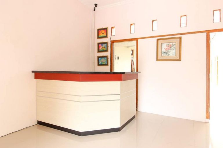 RedDoorz near Balekambang City Park, Solo