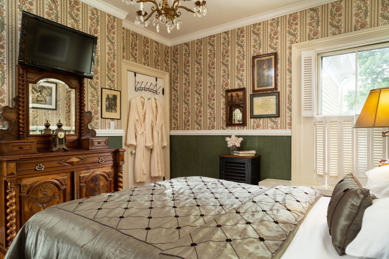 Bedroom 2, Captain Nickels Inn, Waldo