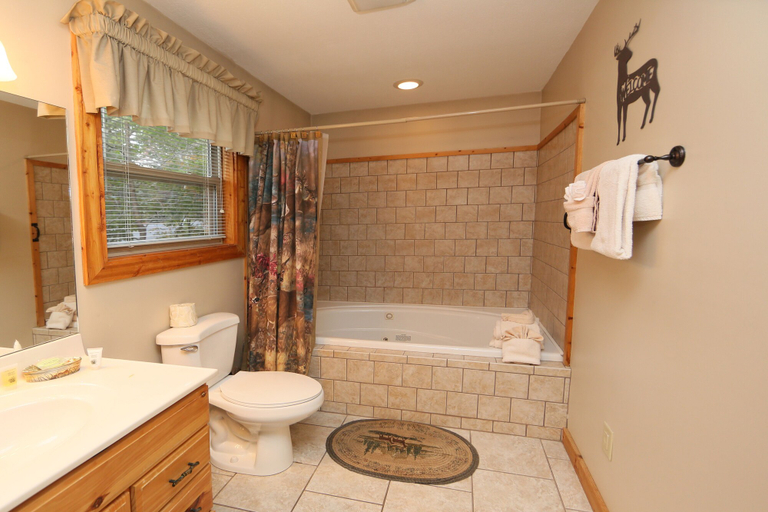 Bathroom 5, Mountain Shadow Lodge - Six Bedroom Cabin, Sevier