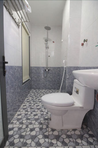 Bathroom 4, Phu Xuan Hotel, Qui Nhơn