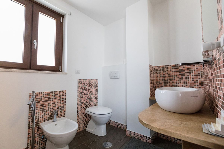 Bathroom 5, Il Finto Pepe di Alessia, Latina