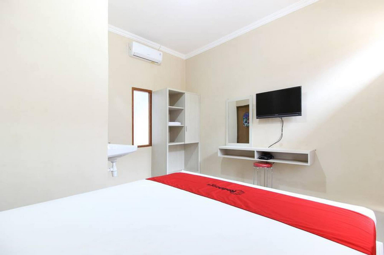 RedDoorz near Balekambang City Park, Solo