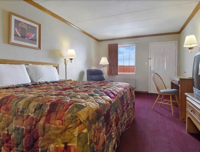 Bedroom 3, Days Inn by Wyndham Auburn, De Kalb