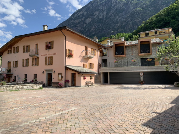 Exterior & Views 2, Italo-Svizzero, Sondrio