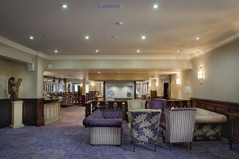 Woodford Dolmen Hotel,